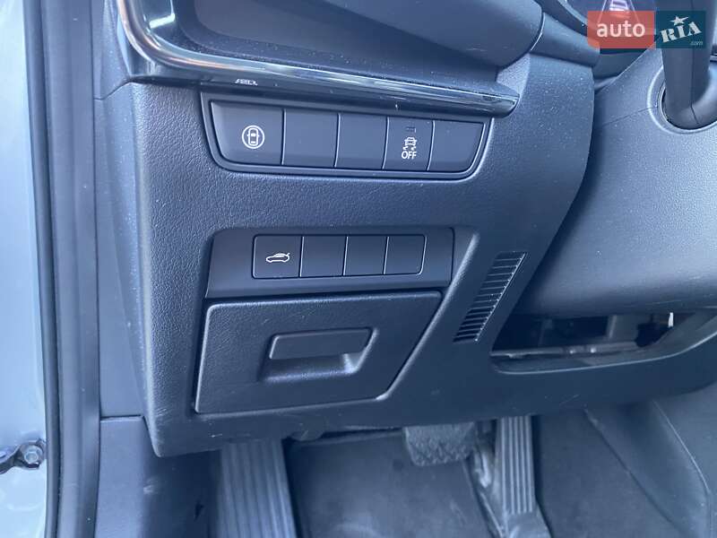 Седан Mazda 3 2019 в Львові