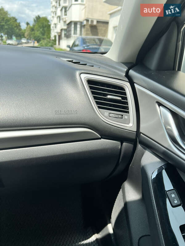 Седан Mazda 3 2018 в Киеве