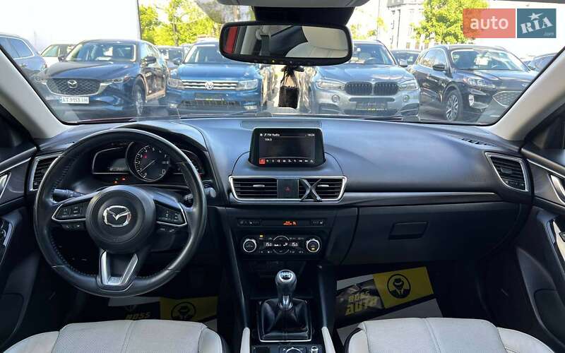 Седан Mazda 3 2017 в Ивано-Франковске