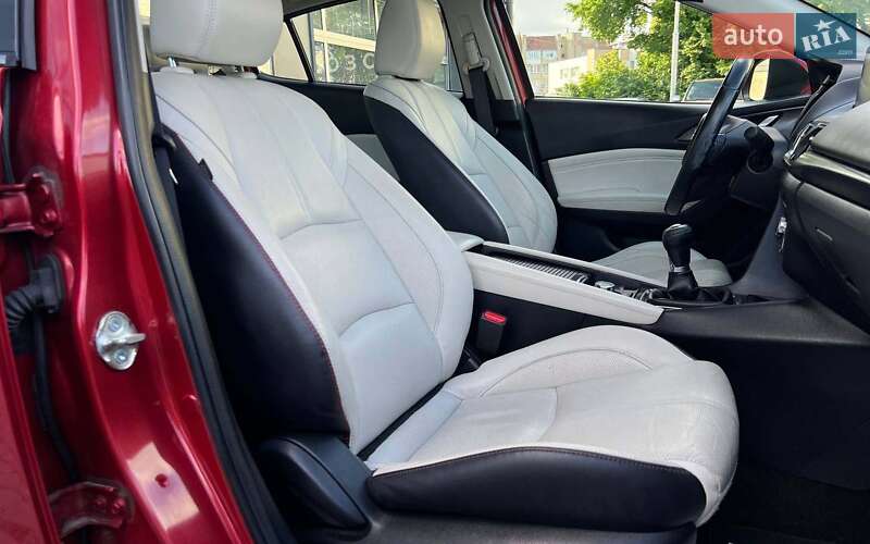 Седан Mazda 3 2017 в Ивано-Франковске