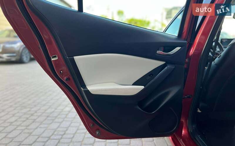 Седан Mazda 3 2017 в Ивано-Франковске