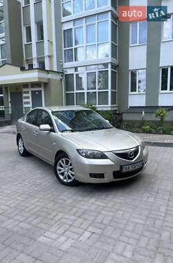 Седан Mazda 3 2006 в Ромнах