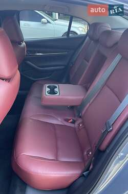 Седан Mazda 3 2023 в 