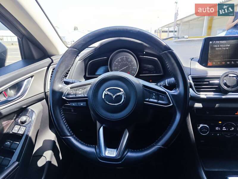 Седан Mazda 3 2017 в Киеве