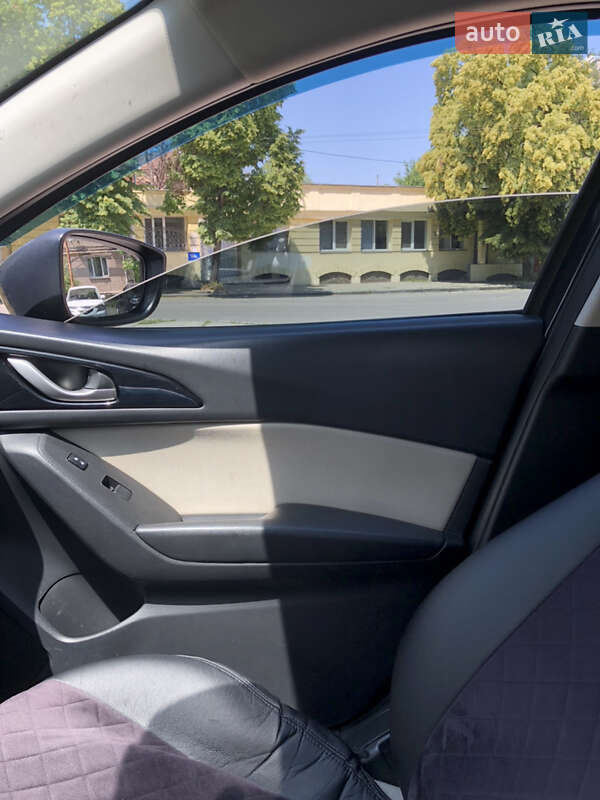 Седан Mazda 3 2014 в Днепре