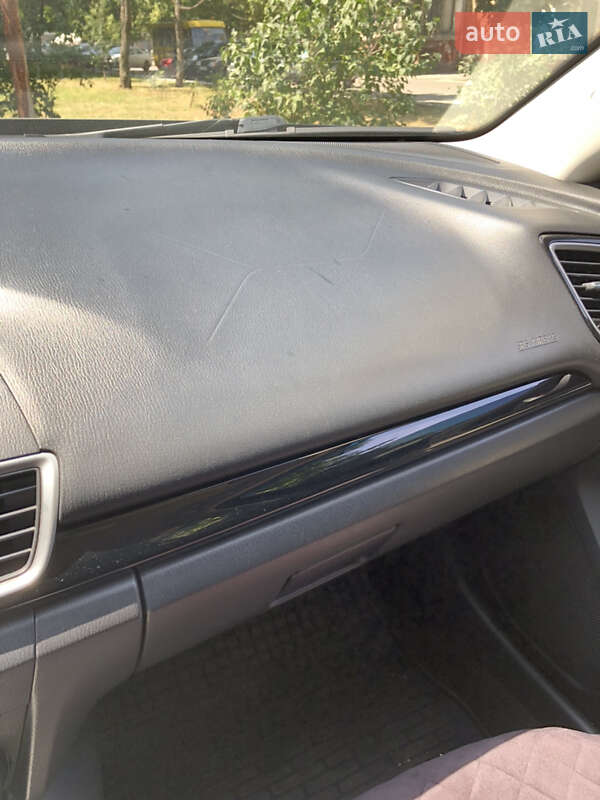Седан Mazda 3 2014 в Днепре