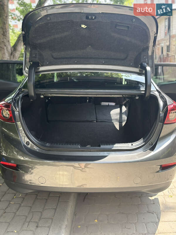 Седан Mazda 3 2017 в Львове