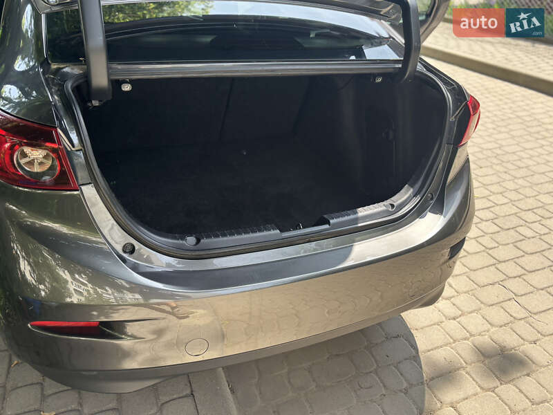 Седан Mazda 3 2017 в Львове