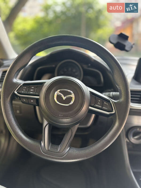 Седан Mazda 3 2017 в Львове