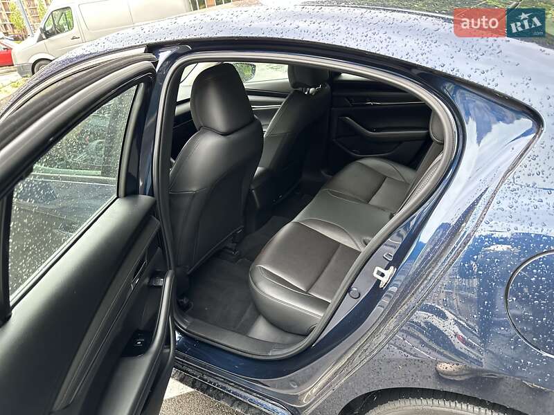 Седан Mazda 3 2019 в Киеве