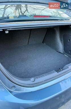 Седан Mazda 3 2014 в 