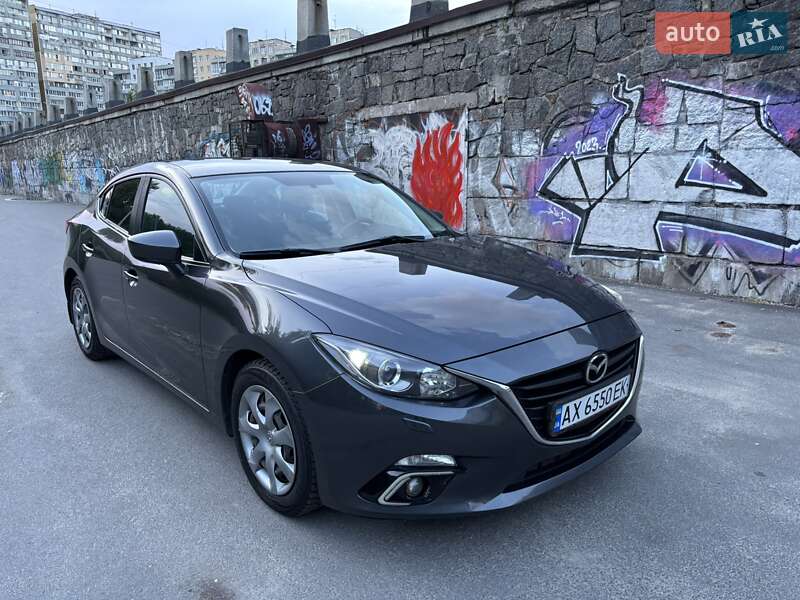 Седан Mazda 3 2015 в Днепре