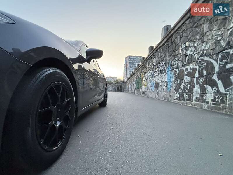 Седан Mazda 3 2015 в Днепре
