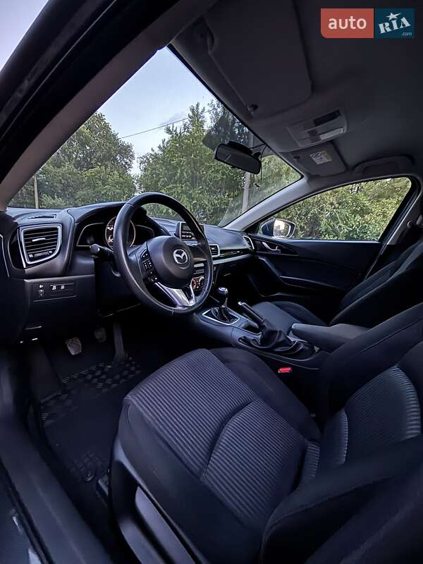 Седан Mazda 3 2015 в Днепре