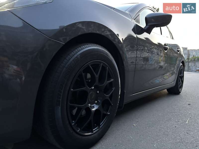 Седан Mazda 3 2015 в Днепре