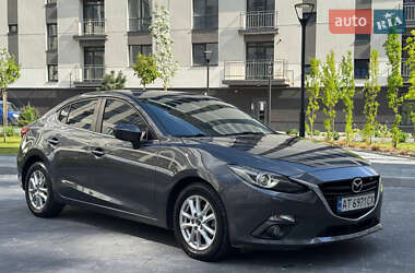 Седан Mazda 3 2016 в Ивано-Франковске