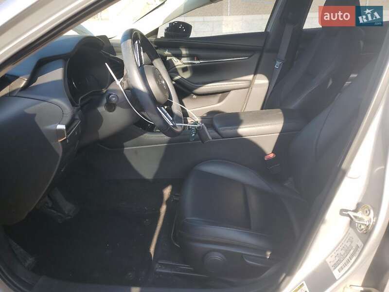 Седан Mazda 3 2019 в Львове