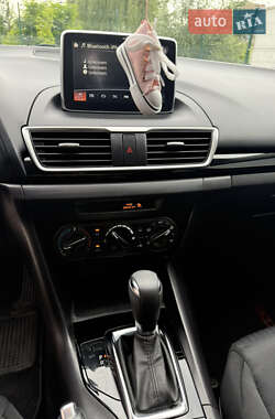 Седан Mazda 3 2016 в 