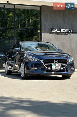 Седан Mazda 3 2017 в Ужгороді