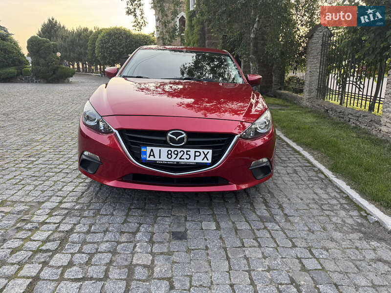 Седан Mazda 3 2015 в Ирпене