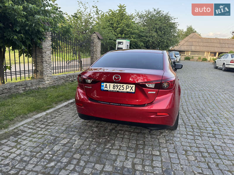 Седан Mazda 3 2015 в Ирпене