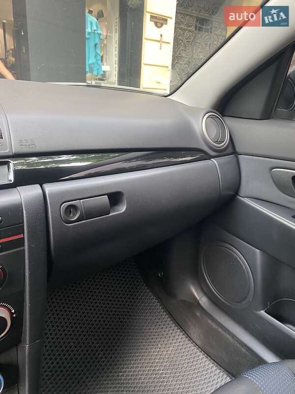 Седан Mazda 3 2004 в Одессе