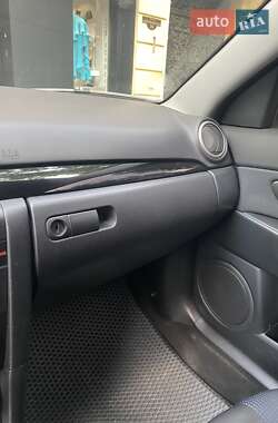 Седан Mazda 3 2004 в 