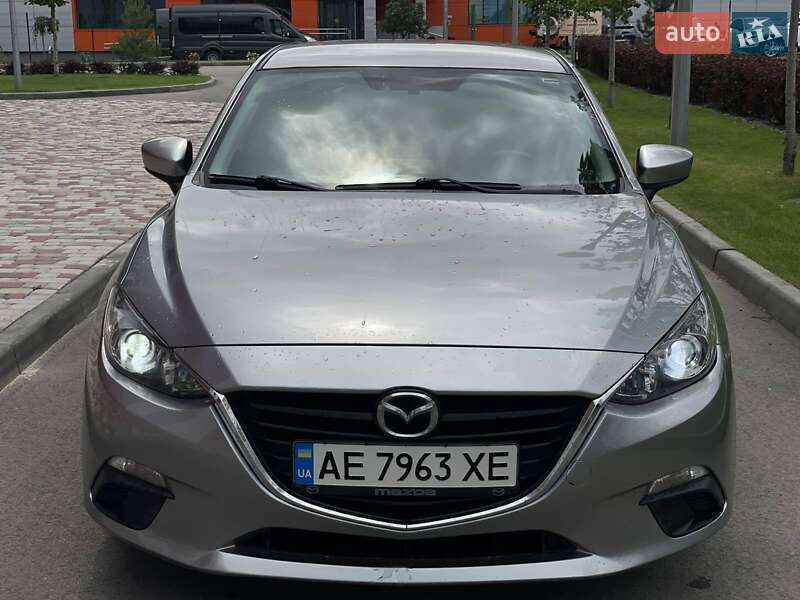 Седан Mazda 3 2016 в Днепре