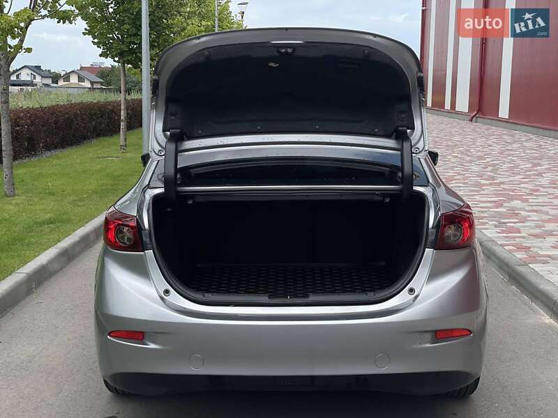 Седан Mazda 3 2016 в Днепре