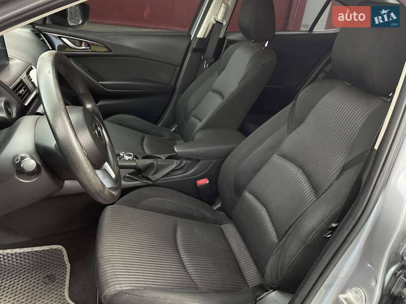 Седан Mazda 3 2016 в Днепре