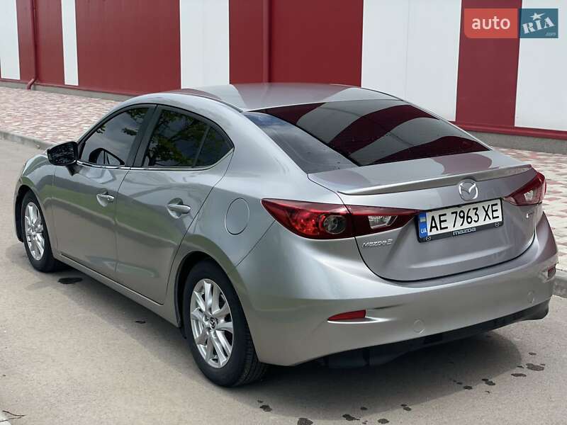 Седан Mazda 3 2016 в Днепре