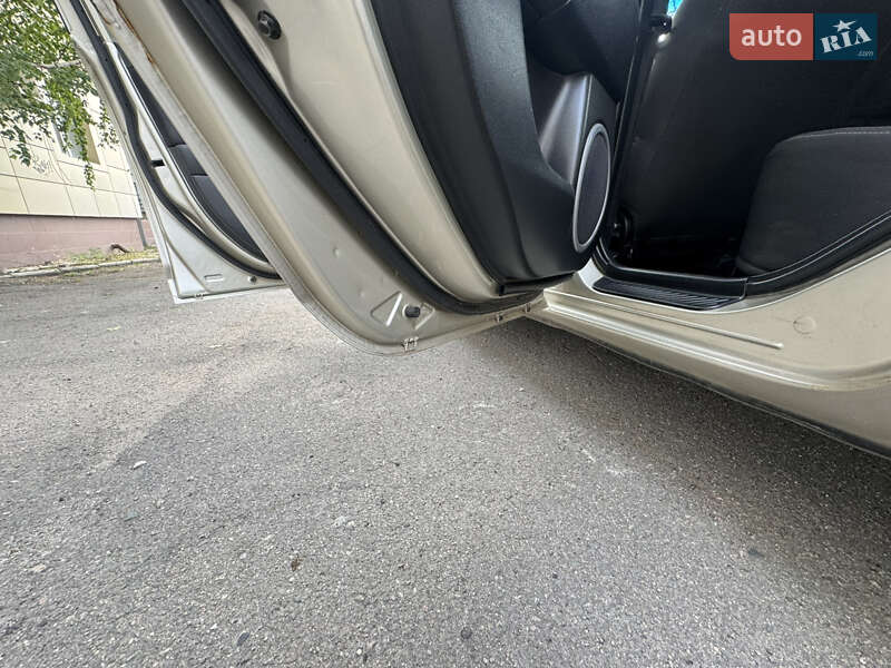 Хэтчбек Mazda 3 2008 в Днепре