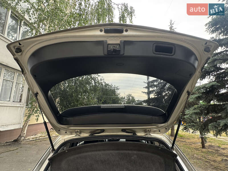 Хэтчбек Mazda 3 2008 в Днепре