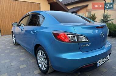 Седан Mazda 3 2011 в 