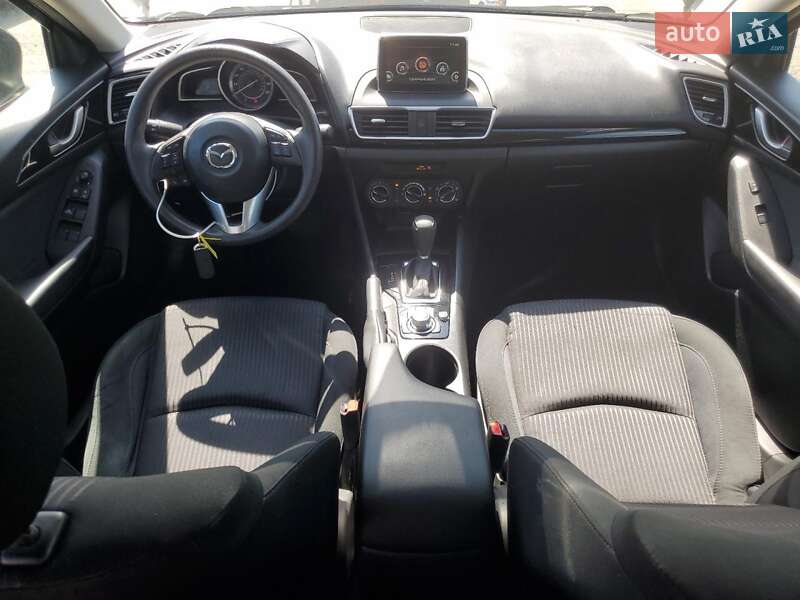 Седан Mazda 3 2016 в Львове