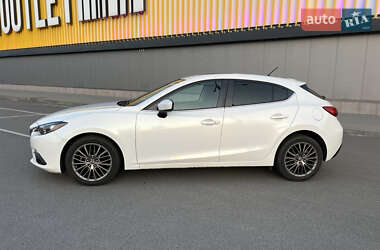 Хэтчбек Mazda 3 2015 в 