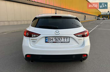Хэтчбек Mazda 3 2015 в 