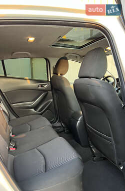 Хэтчбек Mazda 3 2015 в 