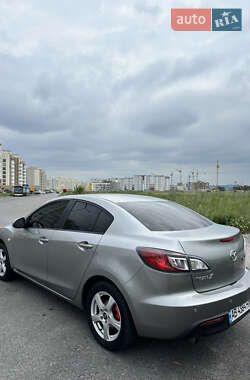 Седан Mazda 3 2011 в 