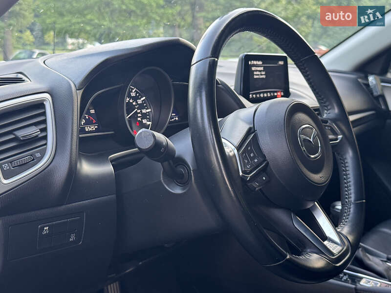 Седан Mazda 3 2017 в Киеве