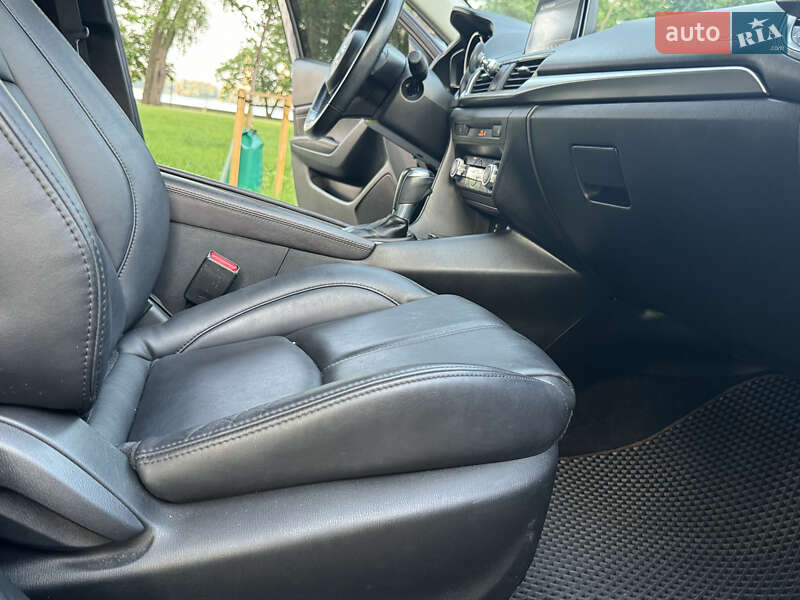Седан Mazda 3 2017 в Киеве