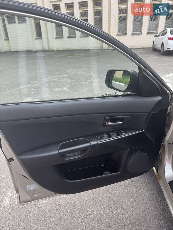 Седан Mazda 3 2005 в Киеве