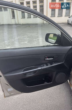 Седан Mazda 3 2005 в 