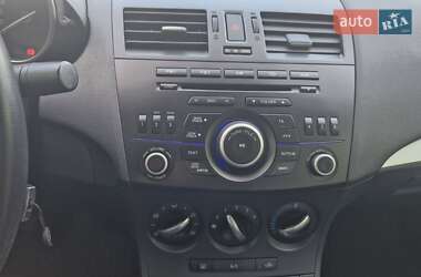 Седан Mazda 3 2012 в 