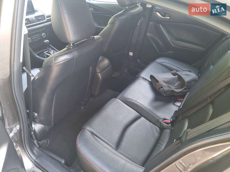 Седан Mazda 3 2013 в Чернівцях