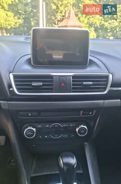 Седан Mazda 3 2013 в Чернівцях