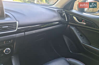 Седан Mazda 3 2013 в Чернівцях