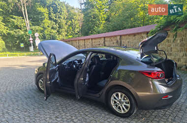 Седан Mazda 3 2013 в Чернівцях