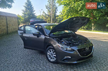 Седан Mazda 3 2013 в Чернівцях