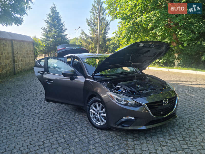 Седан Mazda 3 2013 в Чернівцях